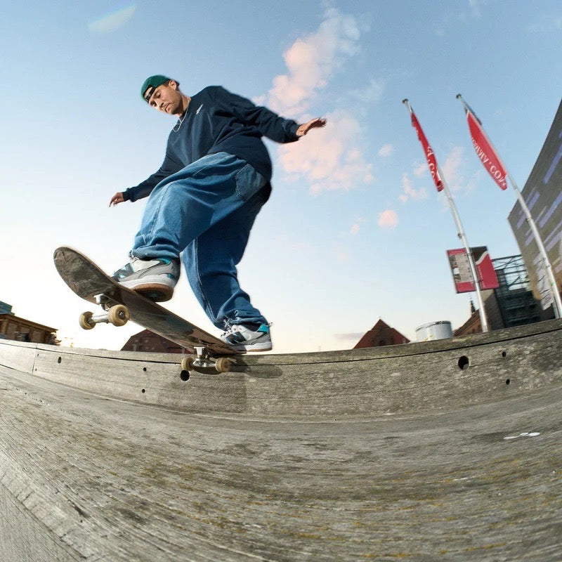 EMB OG CREWNECK - SKOG