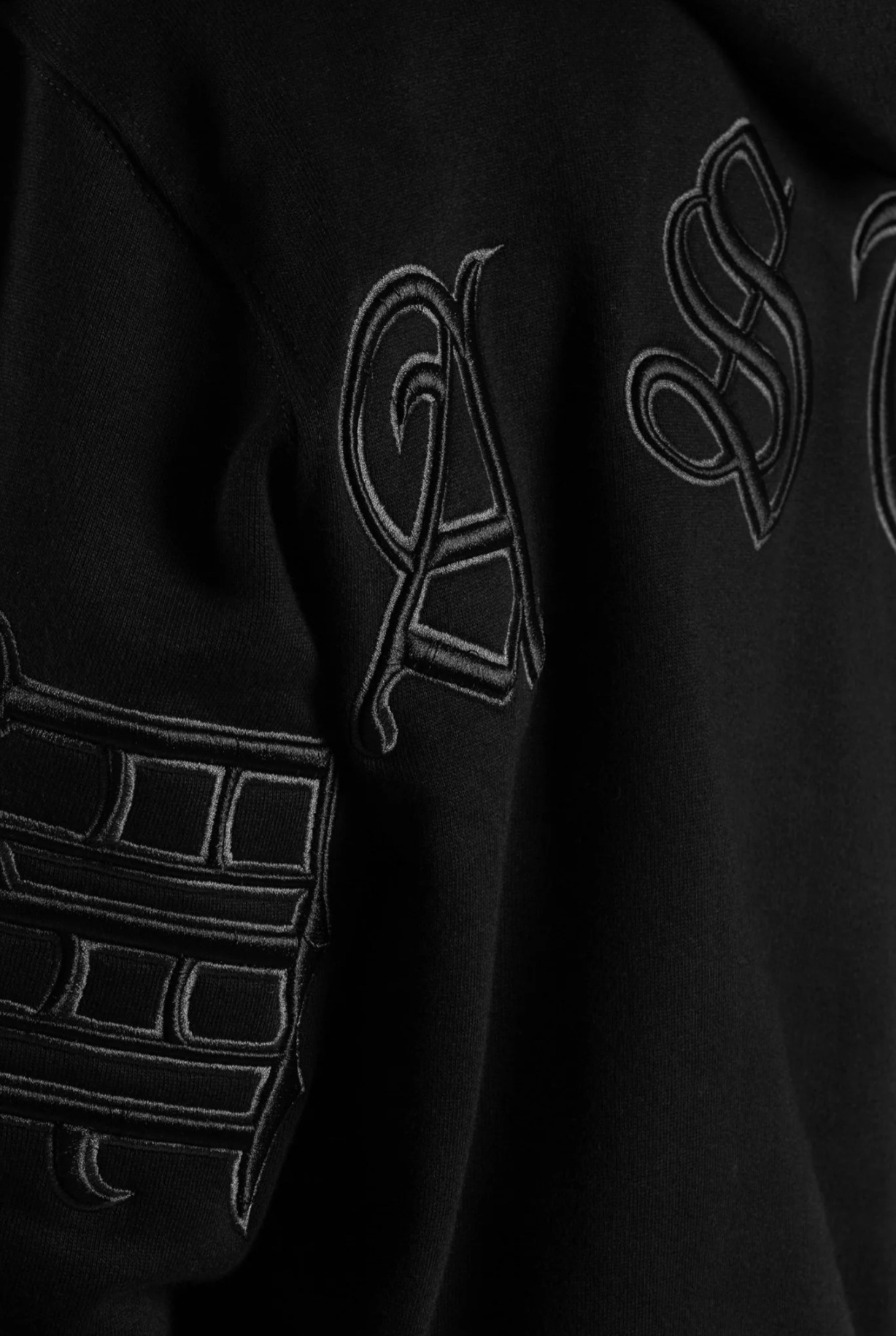 KINGDOM CURVE ZIP HOODIE - SCHWARZ