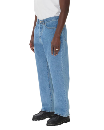 KLASSISCHER BAGGY-DENIM – HELLES INDIGO