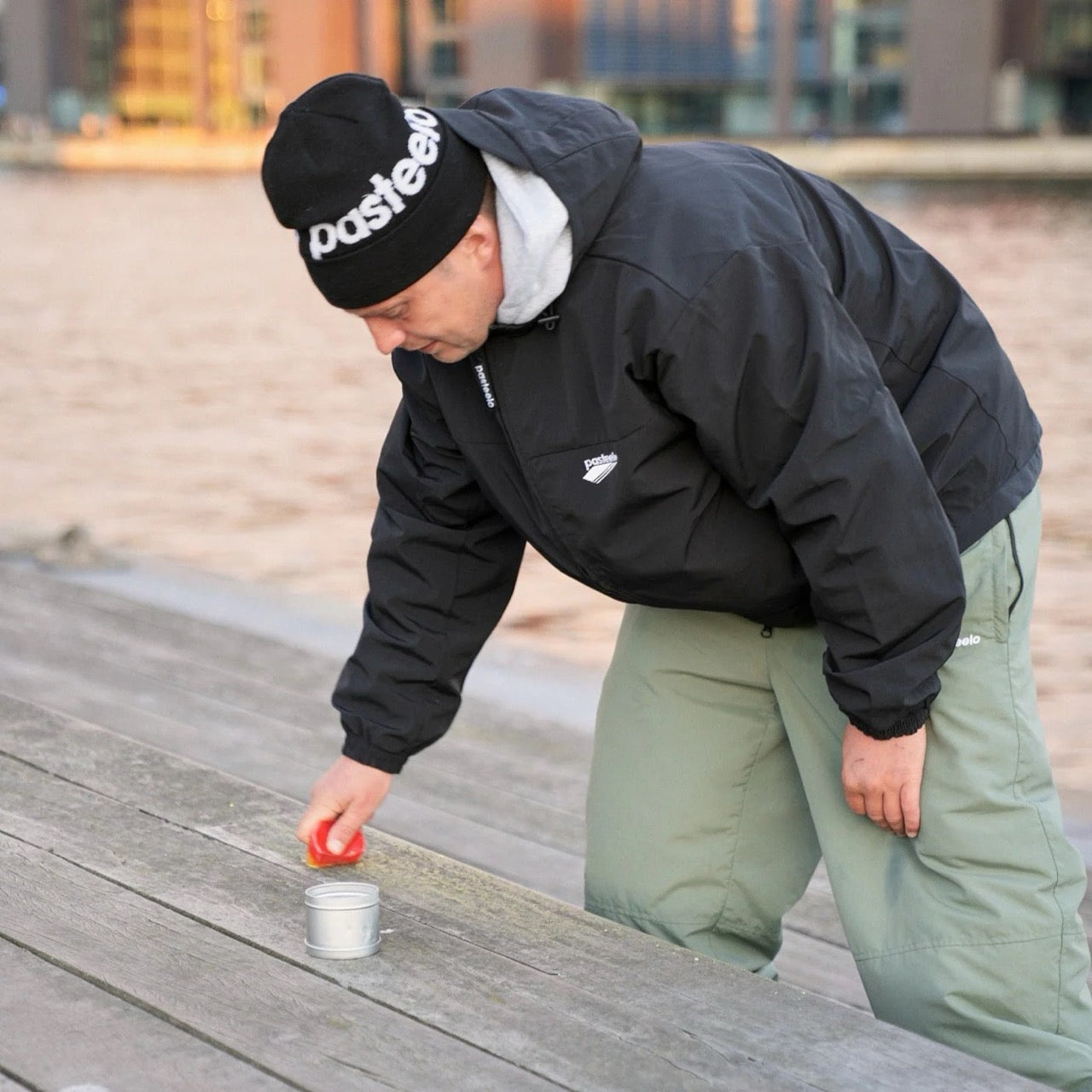 HOODED SHELL JACKET - BLACK